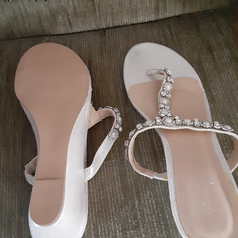 NEW 7.5 white sandals